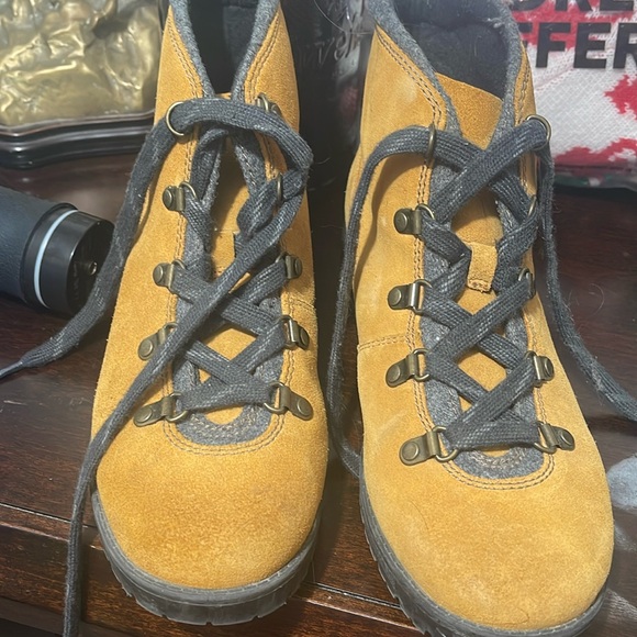 Clarks Faralyn Alpha Lace Up Hiking Suede Leather Boots - Picture 3 of 9